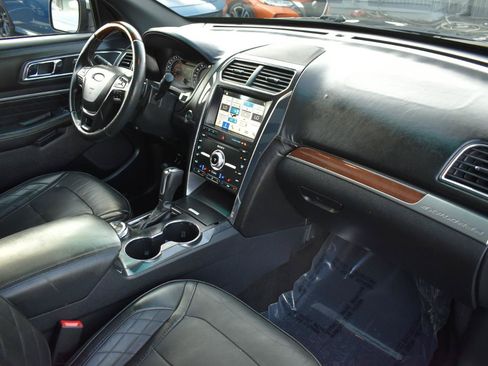 Used 2019 Ford Explorer Platinum AWD/4WD image 13