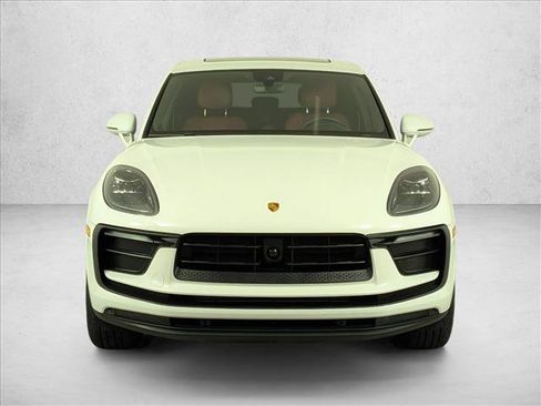 Certified 2023 Porsche Macan AWD/4WD image 6