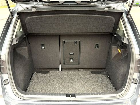 Certified 2022 Volkswagen Taos SE image 10