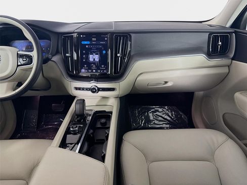Used 2024 Volvo XC60 B5 Core w/ Protection Package AWD/4WD image 25