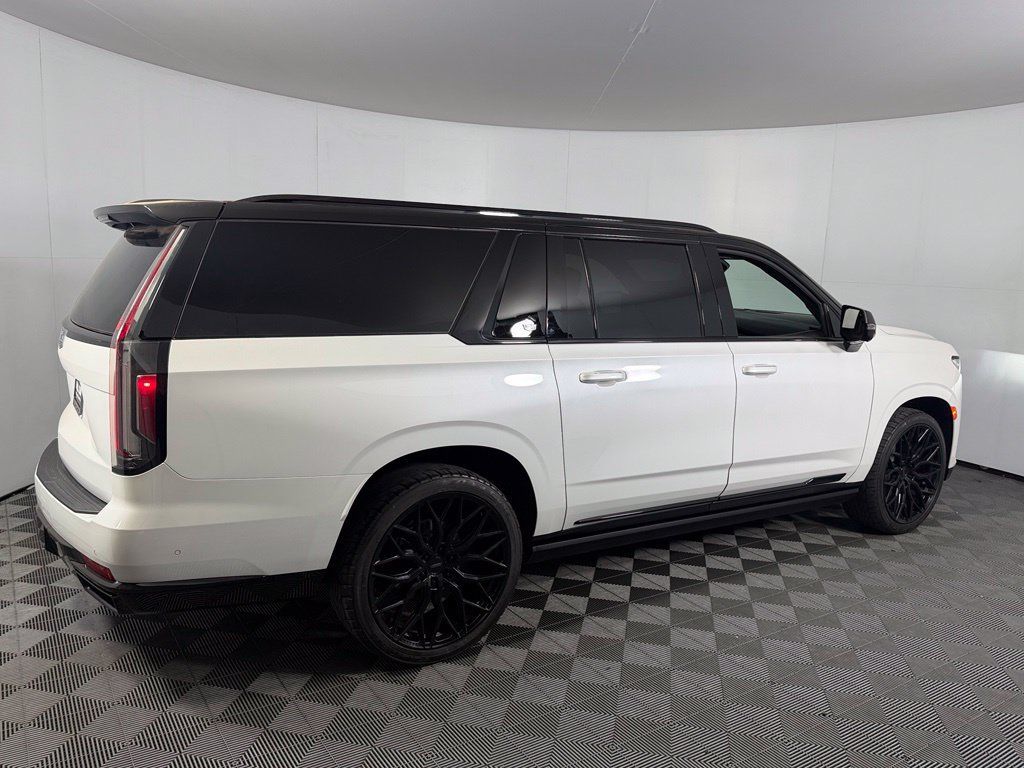 Used 2024 Cadillac Escalade ESV Sport Platinum w/ LPO, ONYX Package AWD/4WD image 5