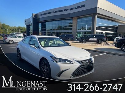 New 2025 Lexus ES 300h w/ Premium Package
