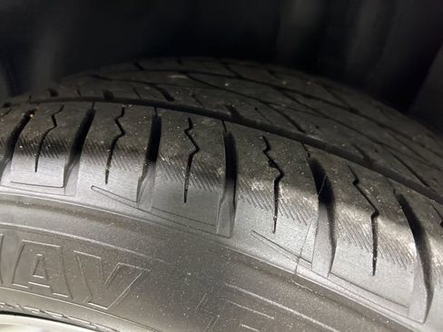 Used 2022 Dodge Challenger SXT image 37