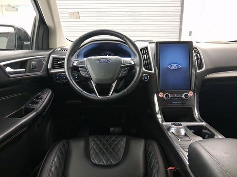 Used 2024 Ford Edge Titanium image 4