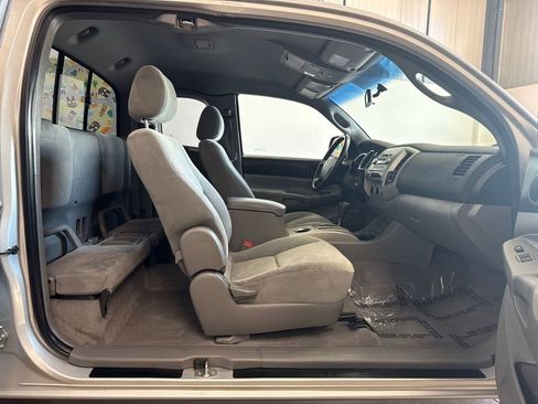 Used 2005 Toyota Tacoma PreRunner image 90