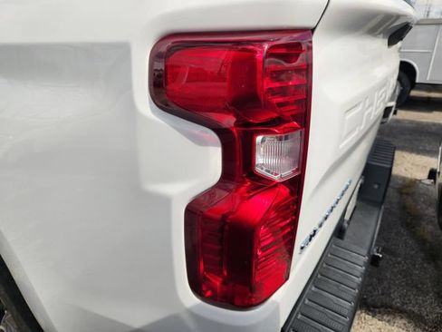 Used 2023 Chevrolet Silverado 1500 LT w/ Z71 Off-Road Package AWD/4WD image 5