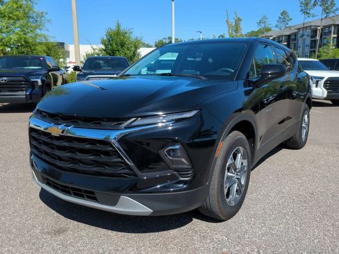 Used 2025 Chevrolet Blazer LT FWD image 2