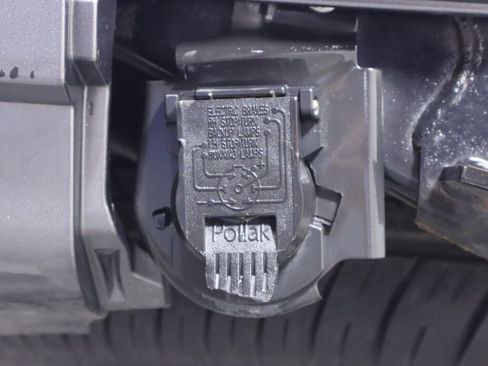 Used 2021 Nissan Armada SV image 37