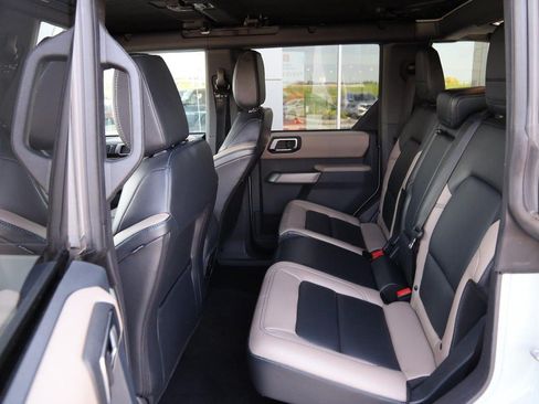 Used 2023 Ford Bronco Wildtrak AWD/4WD image 10