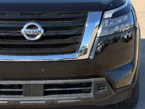 Used 2025 Nissan Pathfinder S image 7