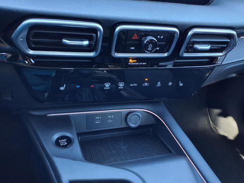 New 2026 Nissan Sentra SV w/ SV Convenience Package FWD image 18