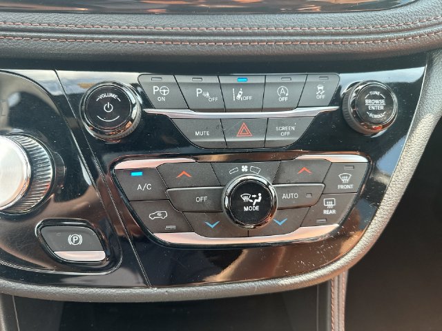 Used 2024 Chrysler Pacifica Pinnacle AWD/4WD image 46