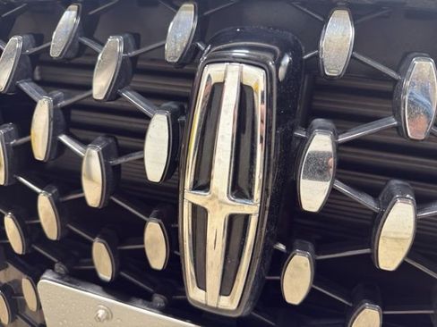 Used 2023 Lincoln Corsair Reserve image 29