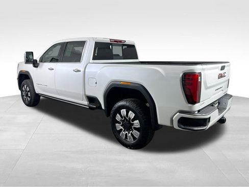 Used 2025 GMC Sierra 3500 Denali image 11