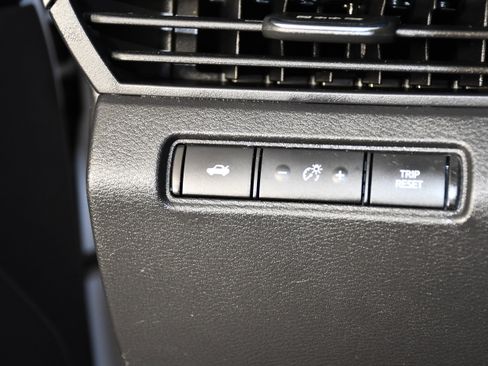 Used 2024 Nissan Altima 2.5 SR FWD image 32