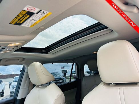 Used 2021 Toyota Highlander XLE FWD image 4