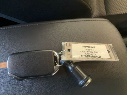 Used 2025 Kia Soul LX FWD image 30