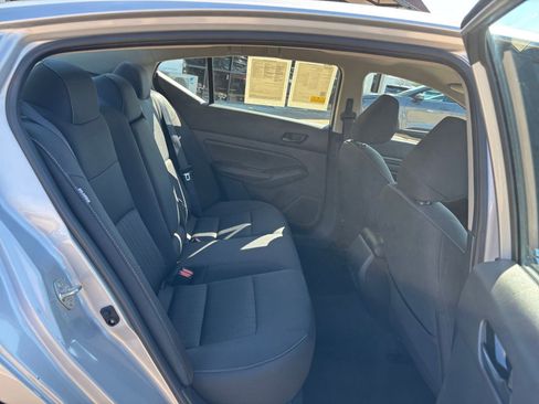 Used 2025 Nissan Altima 2.5 SV FWD image 25