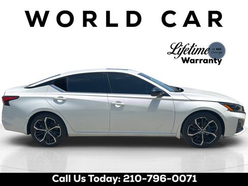 Used 2025 Nissan Altima 2.5 SR w/ SR Premium Package FWD image 2