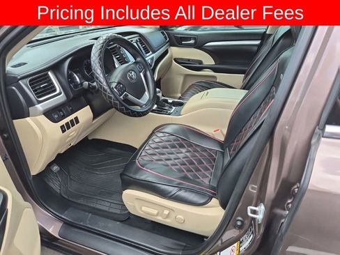 Used 2019 Toyota Highlander XLE FWD image 22