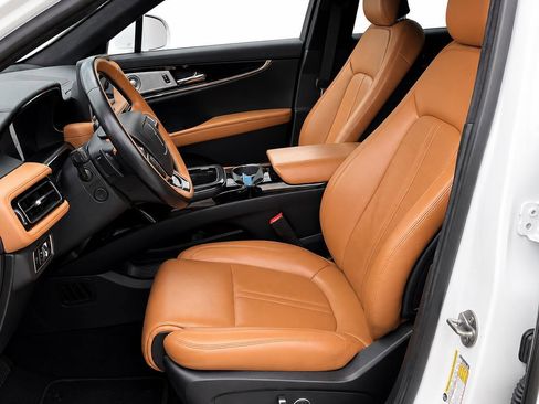 Used 2023 Lincoln Nautilus Black Label AWD/4WD image 7