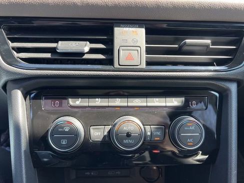 Used 2022 Volkswagen Taos SEL image 19