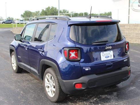 Used 2018 Jeep Renegade Latitude FWD image 3