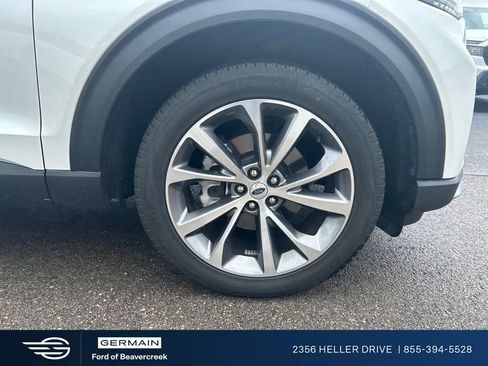 Used 2025 Ford Explorer Platinum w/ Ultimate Package AWD/4WD image 27