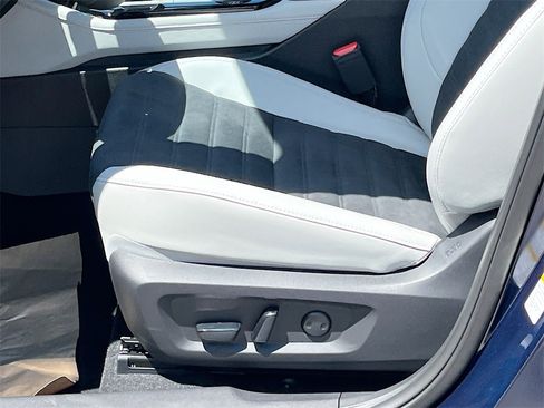 New 2025 Mitsubishi Outlander SE image 18