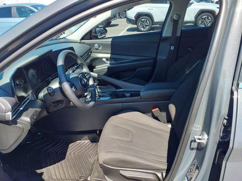 Certified 2024 Hyundai Elantra SEL w/ Convenience Package image 9