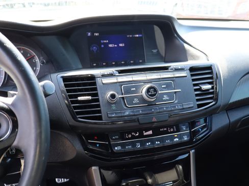 Used 2017 Honda Accord Sport image 30