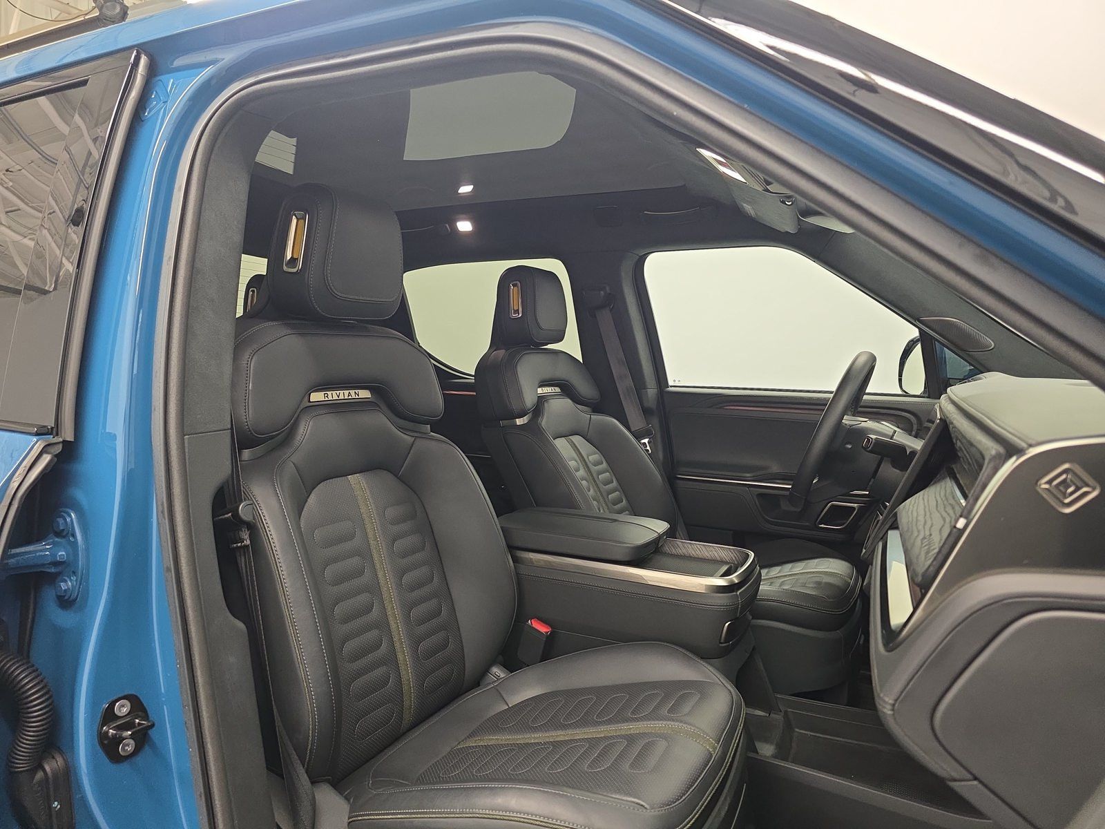 Used 2022 Rivian R1T Launch Edition AWD/4WD image 23