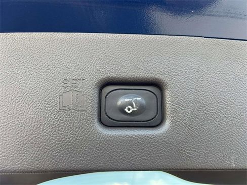 Certified 2021 Lincoln Nautilus Reserve image 9