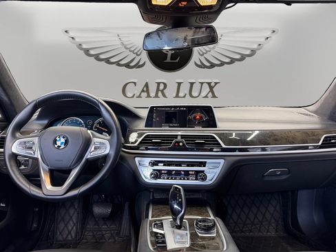 Used 2018 BMW 750i RWD image 11