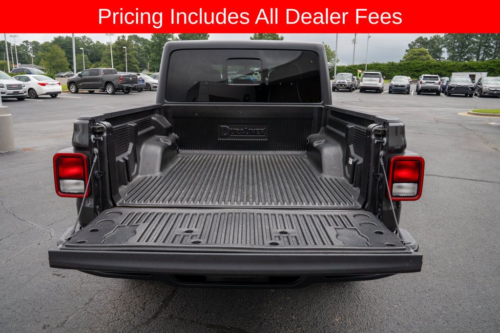 Used 2023 Jeep Gladiator Overland AWD/4WD image 5