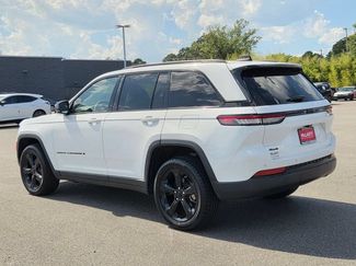 Used 2023 Jeep Grand Cherokee Altitude AWD/4WD video 3