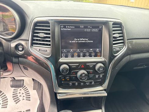 Used 2018 Jeep Grand Cherokee Altitude AWD/4WD image 19