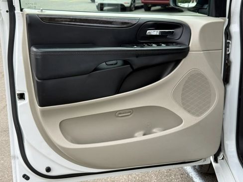 Used 2017 Dodge Grand Caravan SE w/ Power Window Group FWD image 13
