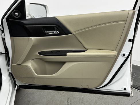 Used 2015 Honda Accord EX-L image 32