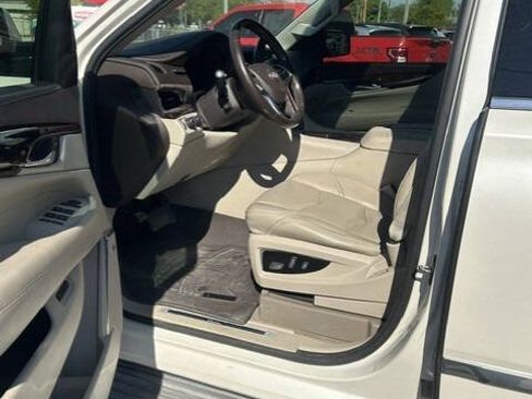 Used 2015 Cadillac Escalade Luxury AWD/4WD image 6