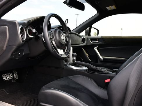 Used 2019 Toyota 86 RWD image 14