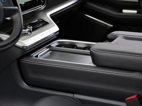 Used 2025 Ford Expedition Platinum w/ Driver's Package image 16