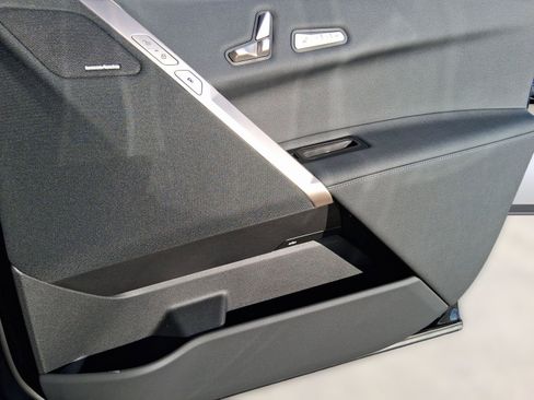 New 2026 BMW iX xDrive60 w/ Premium Package image 30