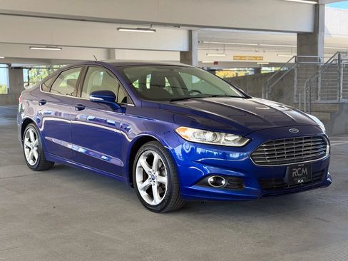 Used 2013 Ford Fusion SE FWD image 3