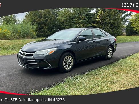 Used 2016 Toyota Camry LE image 1