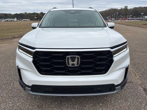 New 2025 Honda Pilot Touring image 6