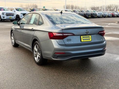 Used 2024 Volkswagen Jetta SE image 8