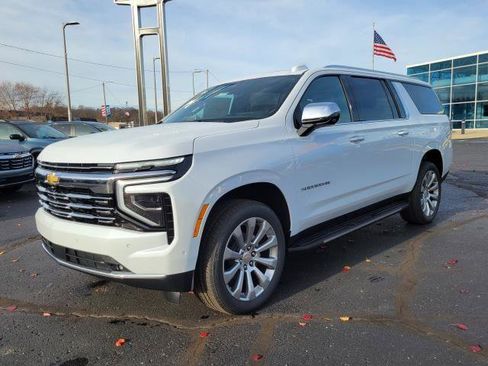 New 2026 Chevrolet Suburban Premier image 4