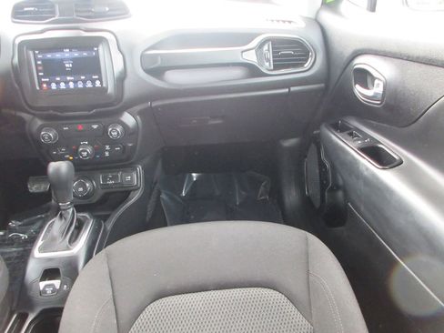 Used 2018 Jeep Renegade Altitude image 16