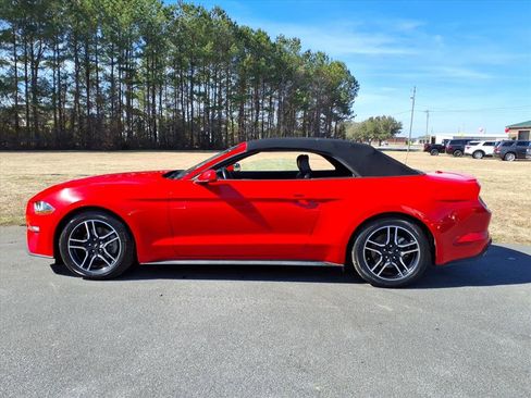 Used 2023 Ford Mustang Premium image 3